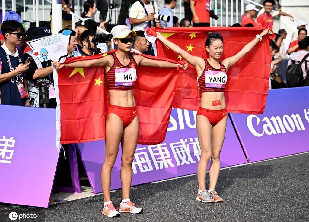 在《碟中谍6：全面瓦解》中，外景地转到了巴黎和挪威的峡湾，阿汤哥将展示高空扒直升机，伞降，丽贝卡 弗格森也将挑战系列中经常出现的摩托追逐戏份