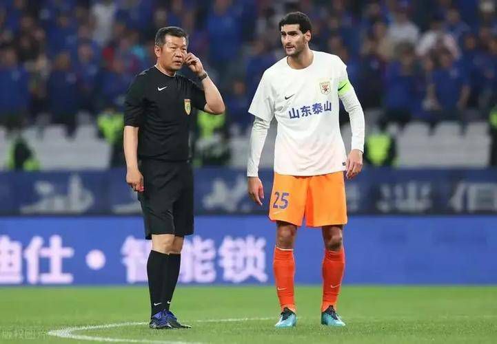 《中国机长》《中国机长》、《攀登者》、《我和我的祖国》国庆档三部主旋律强片已于28日开启点映，截止9月28日22:00，《中国机长》点映单日票房达5492万，预售总票房为1.47亿，大V推荐度达97%，夺得点映票房冠军